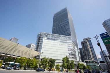 JINS Tokyo İstasyonu Granroof Cephesi (Marunouchi), Chiyoda Şehri, Tokyo, Japonya