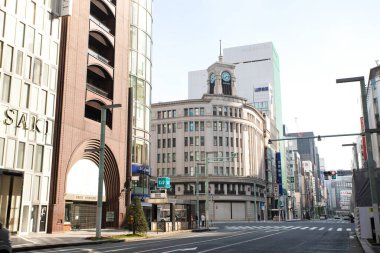 Japonya 'da bir mağaza perakendecisi olan ve Ginza Wako olarak bilinen Wako' nun inşaatı Japonya 'nın Tokyo şehrindeki Ginza alışveriş bölgesinin kalbinde yer almaktadır.
