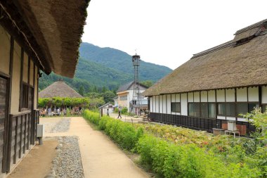 Ouchi Juku, eski posta kasabası Edo döneminin çatılı evleri, Fukushima, Japonya