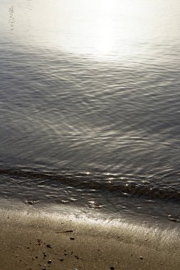 Kumda güzel deniz dalgaları