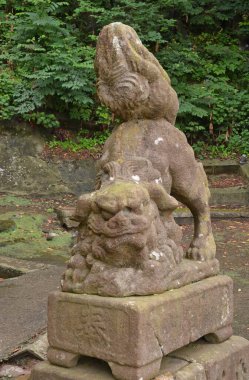 Parktaki aslan heykeli.