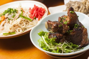 Çekici bir Asya yemeğinin yakınlaştırılmış görüntüsü