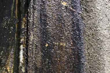 Eski bir boyayla paslı bir metalin dokusu