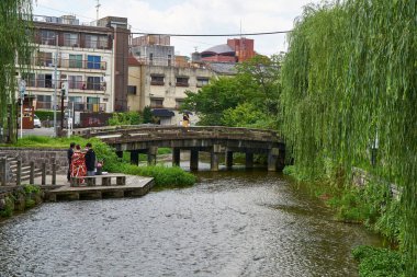 Parktaki gölün güzel manzarası