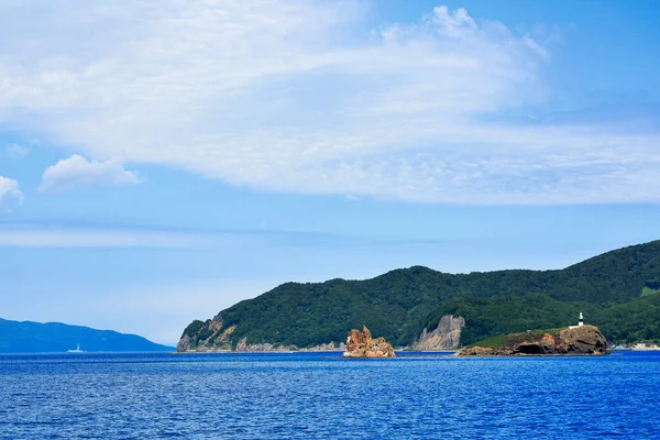 Japonya 'da deniz feneri ve deniz manzarası