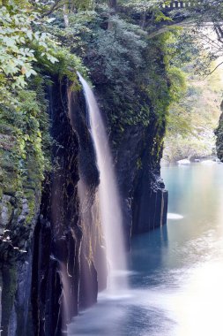 Güzel dağ şelale görünümü 