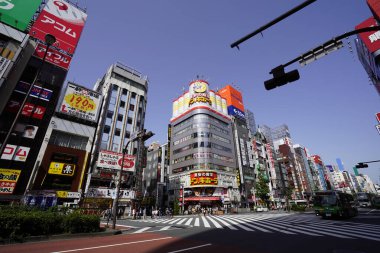 Gündüz Japon şehrinin modern binaları