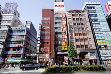 Gündüz Japon şehrinin modern binaları