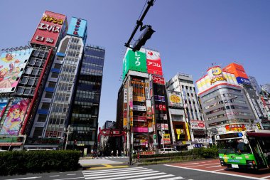 Gündüz Japon şehrinin modern binaları