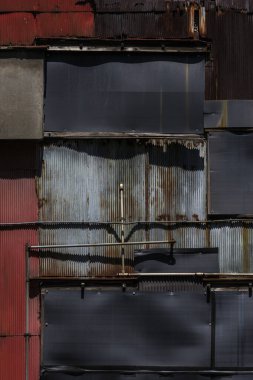 Paslı metal ve demir kapı.