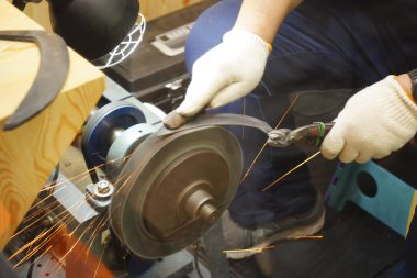 Öğütme makinesiyle keskinleştirme araçları