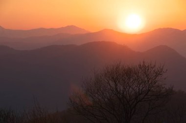 Dağlarda gün batımı