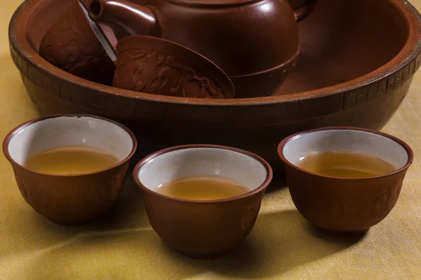 中国茶は木の背景にセット ロイヤリティフリーのストック写真