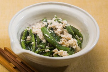 Shiraae soslu yeşil fasulye ve tofu, Asya yemeği.