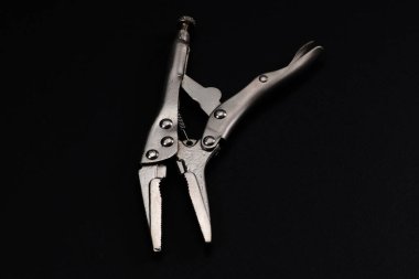 Bir çift yalancı için pense.