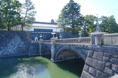 Japonya, Tokyo 'daki Nijubashi köprüsünün manzarası