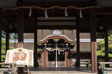 Tapınak manzarası, geleneksel Japon mimarisi.