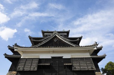 Japonya 'daki eski ahşap kale. 