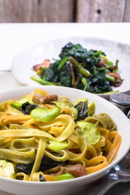 Kabak ve jambonlu makarna.