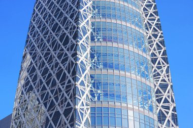 Kentsel gökdelen ve mavi gökyüzü 