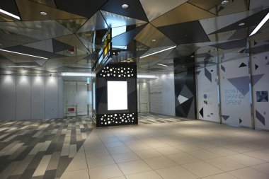 Tokyo, Japonya - Mayıs 219: Metro istasyonunun içi.