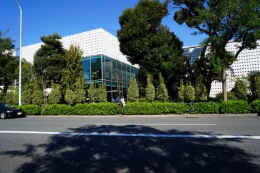 Shibuya, Tokyo, Japonya-5 Kasım 2019: Daikanyama 'daki TSUTAYA kitapları: TSUTAYA tarafından yönetilen şık bir kitapçı  