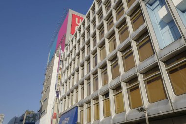 Shinjuku istasyonundaki Odakyu mağazası, Tokyo, Japonya 