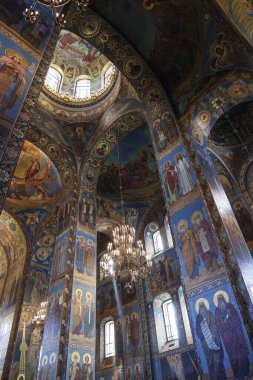St. Petersburg 'da Kan Dökülen (Diriliş Katedrali) Kurtarıcı Kilisesi. Kilise, İmparator II. Alexander 'ın ölümcül şekilde yaralandığı yere inşa edildi. Bu nedenle adı 