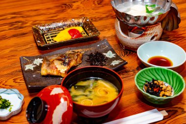 Japon mutfağı. Çeşit çeşit yemekler.