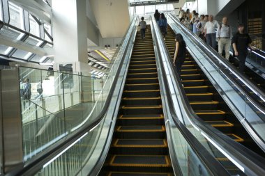 Tokyo, Japonya - Mayıs 219: Metro istasyonunun içi.