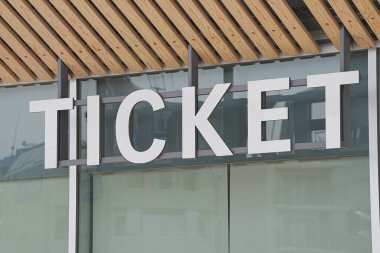 SHINJUKU ŞEHRİ, TOKYO, JAPAN - 30 Eylül 2019: 2020 Olimpiyatları için inşa halindeki Tokyo Yeni Ulusal Stadyumunun kısmi manzarası 