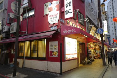 Gece Yokohama Çin Mahallesi. Japonya 'daki en büyük Çin Mahallesi