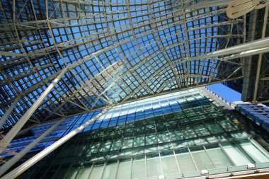 Şehirdeki modern ofis binaları, gökdelenler  