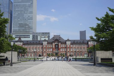 Güneşli bir günde modern Tokyo şehri manzarası, Japonya