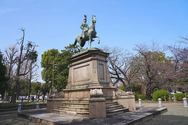 Estátua Príncipe Komatsu Akihito Parque Ueno Tóquio — Fotografia de Stock