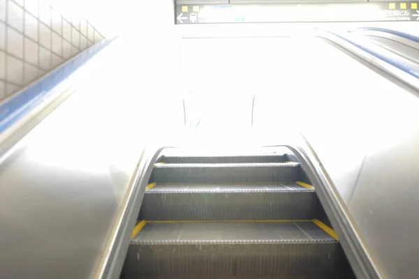 地下鉄の近代的な階段 — ストック写真
