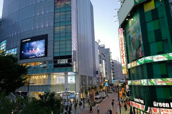 日本の昼間の東京都近代建築 — ストック写真