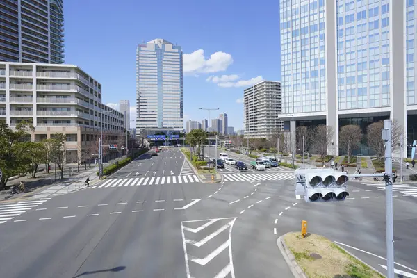 昼間の日本の都市の近代的な建築 — ストック写真