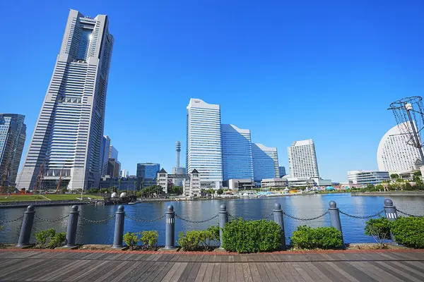 Minato Mirai 21 Marina (d. 21, Minato Mirai Nijichi), Japonya 'nın Yokohama şehrinin merkezi ticaret bölgesi.