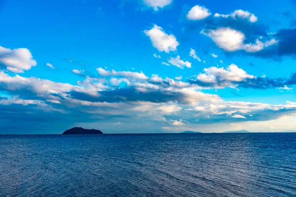 Güzel Bir Deniz Manzarası Manzaralı Gün Batımı Denizin Üzerinde Stok Resim