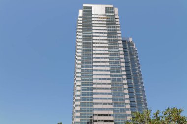 Japonya 'da güneşli bir günde Tokyo' daki apartmanlar