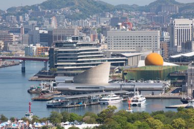 Modern şehir mimarisinin manzarası