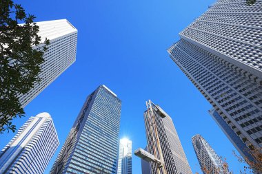 Güneşli bir günde Tokyo şehrinde gökdelenler, Japonya 