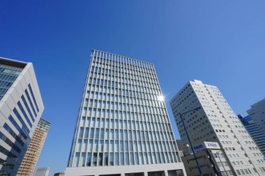 Şehirdeki modern ofis binaları, gökdelenler  