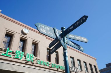 Ueno İstasyonu (Ueno-eki), Tokyo 'nun Tait bölgesindeki büyük tren istasyonu.