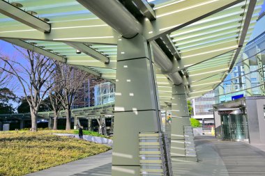 Tokyo, Japonya 'nın Minato şehrindeki Roppongi Tepeleri içinde 66 Plaza' nın çatısı