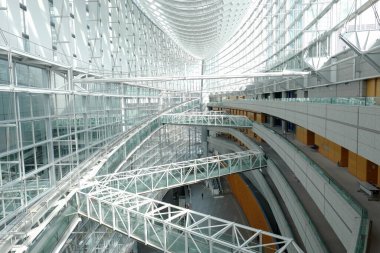 Tokyo Uluslararası Forumunun İçi Chiyoda City, Tokyo, Japonya