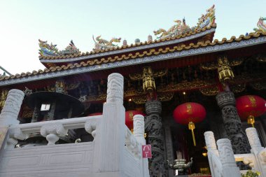 Yaz gününde geleneksel Asya tapınağı