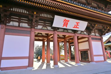 Yaz gününde geleneksel Japon tapınağı