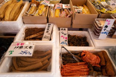 Piyasada çeşitli kurutulmuş gıdalar